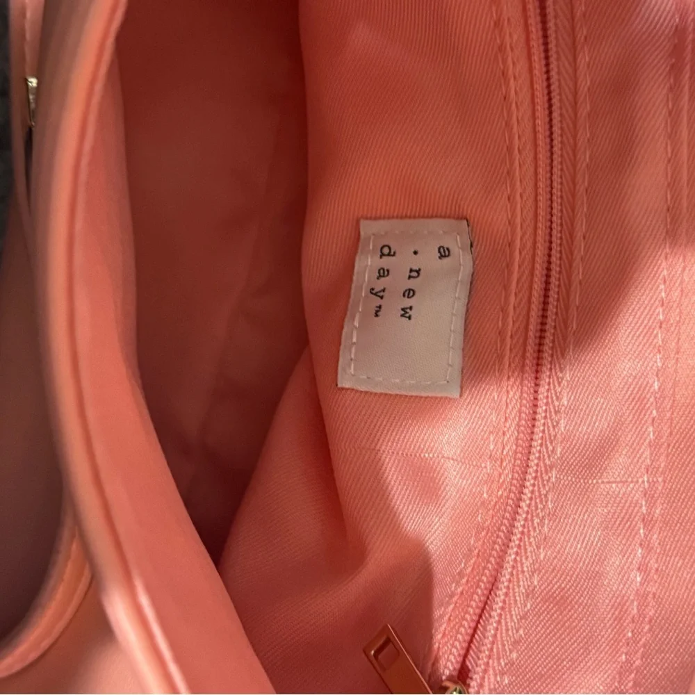 ☃️New Day Peach Purse☃️ - Picture 5 of 6